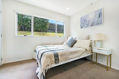 Photo of property in 1a Highgrove Lane, Totara Vale, Auckland, 0632