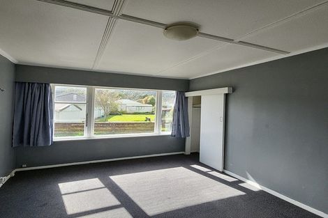 Photo of property in 3b Kopara Grove, Stokes Valley, Lower Hutt, 5019