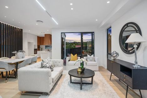 Photo of property in 2/1 Montana Avenue, Murrays Bay, Auckland, 0630