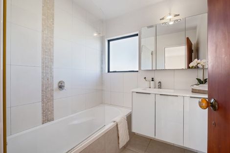Photo of property in 48 Lakeside Drive, Orewa, 0931