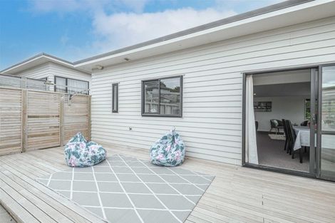 Photo of property in 106b Glanmire Road, Newlands, Wellington, 6037