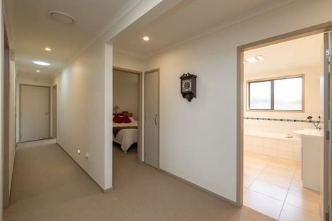 Photo of property in 48 Tennyson Avenue, Kelvin Grove, Palmerston North, 4414