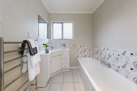 Photo of property in 20 Colonial Place, Kelvin Grove, Palmerston North, 4414