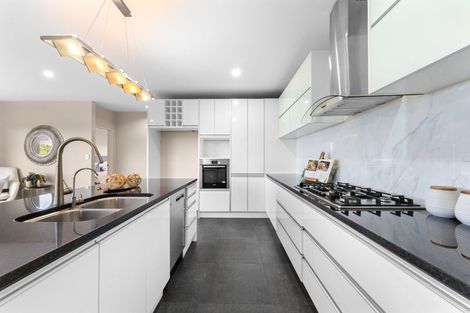 Photo of property in 83 Lake Panorama Drive, Henderson Valley, Auckland, 0612