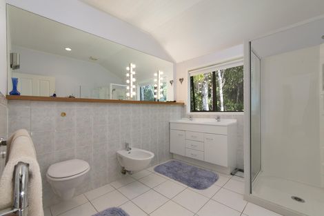 Photo of property in 789 Scenic Drive, Henderson Valley, Auckland, 0612