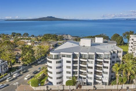 Photo of property in 3g/175 Hurstmere Road, Takapuna, Auckland, 0622