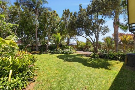 Photo of property in 47 Taihiki Road, Clarks Beach, 2122