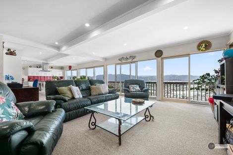 Photo of property in 11 Chestnut Grove, Maungaraki, Lower Hutt, 5010