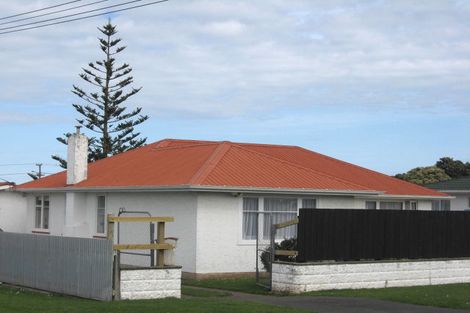 Photo of property in 18 Ruapehu Street, Castlecliff, Whanganui, 4501