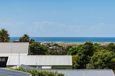 Photo of property in 2 Cullen Street, Mangawhai Heads, Mangawhai, 0505