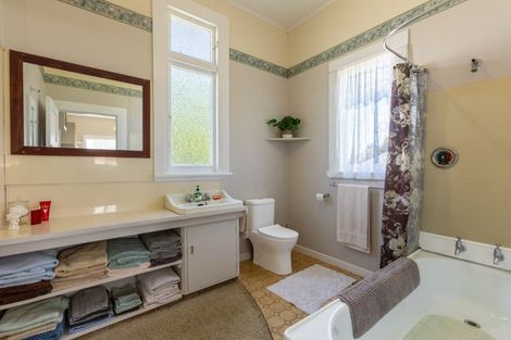 Photo of property in 15 Albert Street, Dannevirke, 4930