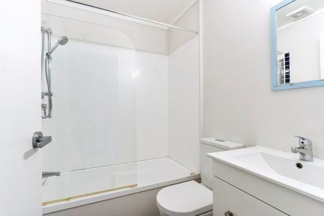 Photo of property in 2/93a Kelburn Parade, Kelburn, Wellington, 6012