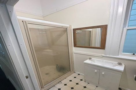 Photo of property in 2a Russell Terrace, Newtown, Wellington, 6021