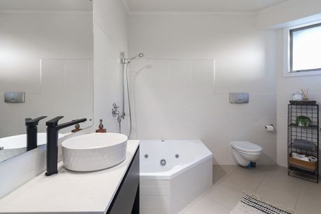 Photo of property in 9 Goodland Drive, Dairy Flat, Albany, 0792