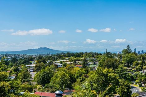 Photo of property in 1/609 Glenfield Road, Totara Vale, Auckland, 0629