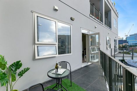 Photo of property in Stadium Garden Flats, 402/107 Thorndon Quay, Pipitea, Wellington, 6011