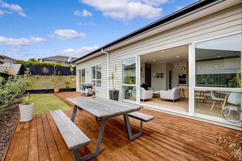 Photo of property in 15 Remana Crescent, Huapai, Kumeu, 0810