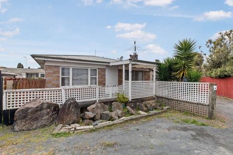 Photo of property in 11a Hill Crescent, Papakura, 2110