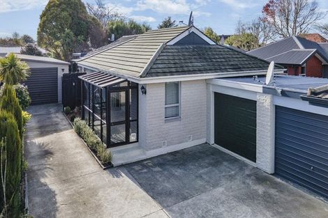 Photo of property in 2/500 Harewood Road, Harewood, Christchurch, 8051