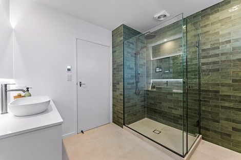 Photo of property in 2/2 Seaview Road, Milford, Auckland, 0620