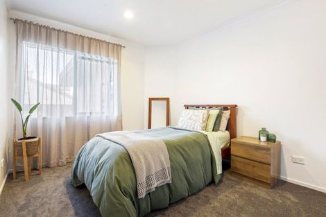 Photo of property in 11 Nottingham Place, Northcross, Auckland, 0630