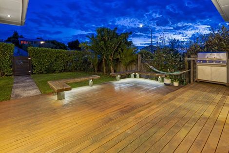 Photo of property in 1/5 September Place, Forrest Hill, Auckland, 0620