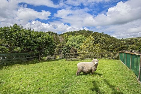 Photo of property in 37 Pahi Road, Paparoa, 0571