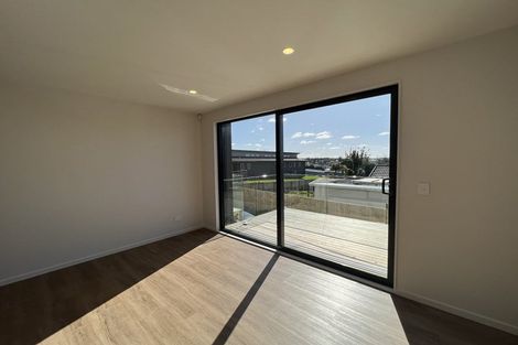 Photo of property in 150c Chivalry Road, Glenfield, Auckland, 0629