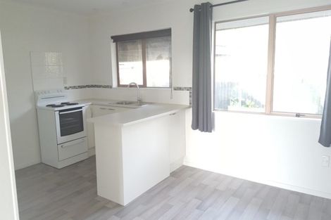 Photo of property in 2/19 Beaumaris Way, Conifer Grove, Takanini, 2112