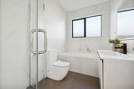 Photo of property in 5 Byron Drury Way, Riverhead, 0820