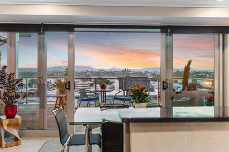 Photo of property in 15/72a Devonport Road, Tauranga, 3110