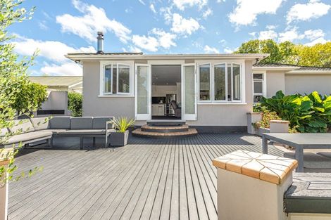 Photo of property in 17 Tarata Street, Saint Johns Hill, Whanganui, 4501