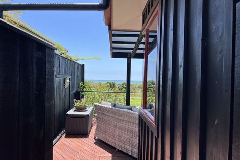 Photo of property in 6 Battiscombe Terrace, Waitara, 4320