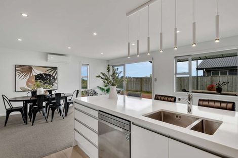 Photo of property in 27 Silicon Way, Fitzherbert, Palmerston North, 4410