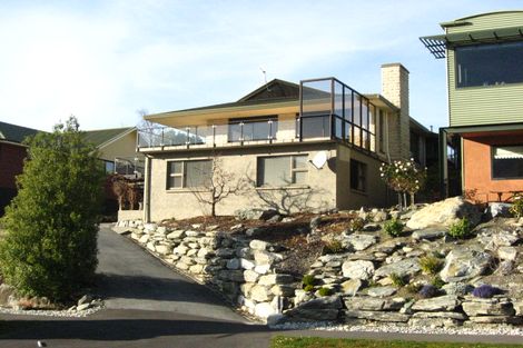 Photo of property in 12 Grove Lane, Kelvin Heights, Queenstown, 9300