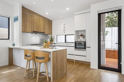 Photo of property in 61a Knights Road, Rothesay Bay, Auckland, 0630