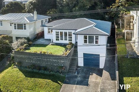 Photo of property in 23 Omega Street, Newlands, Wellington, 6037