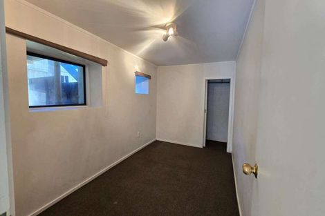 Photo of property in 1 Lauderdale Road, Birkdale, Auckland, 0626