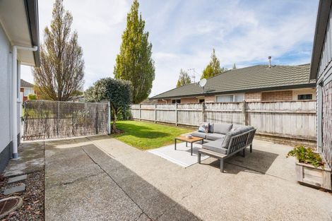 Photo of property in 2 Belfast Place, Roslyn, Palmerston North, 4414