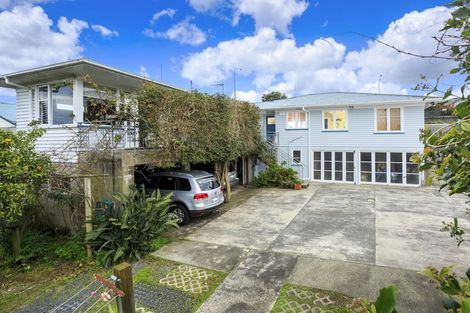 Photo of property in 545 Glenfield Road, Glenfield, Auckland, 0629
