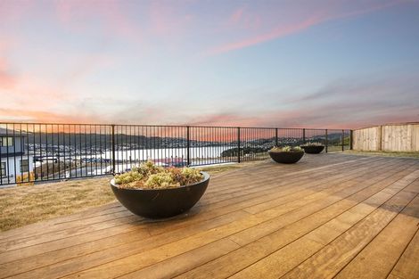 Photo of property in 4 Rotorua Grove, Aotea, Porirua, 5024