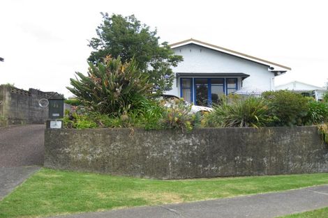 Photo of property in 2/23 Kiwi Esplanade, Mangere Bridge, Auckland, 2022