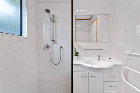 Photo of property in 2/301 Sunset Road, Sunnynook, Auckland, 0632