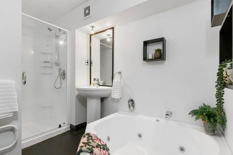 Photo of property in Stadium Garden Flats, 107/107 Thorndon Quay, Pipitea, Wellington, 6011