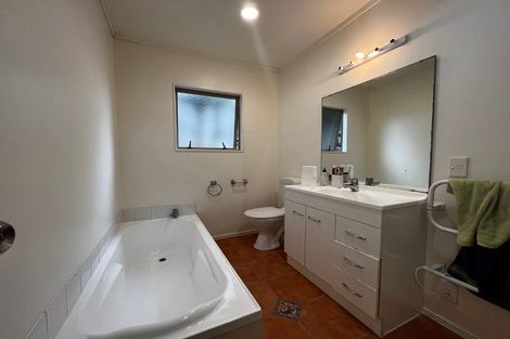 Photo of property in 2/73 Spinella Drive, Bayview, Auckland, 0629