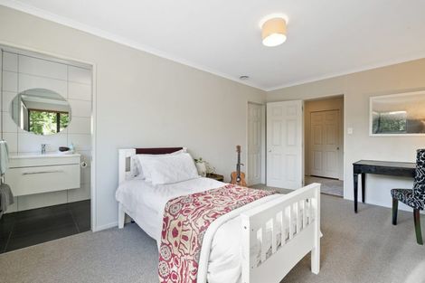 Photo of property in 21a Cliff Road, Torbay, Auckland, 0630