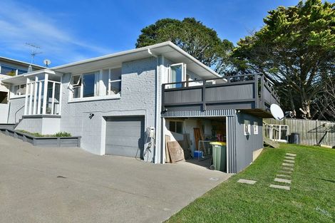 Photo of property in 2/8 Folkestone Street, Murrays Bay, Auckland, 0630