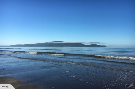 Photo of property in 79 Tutere Street, Waikanae Beach, Waikanae, 5036