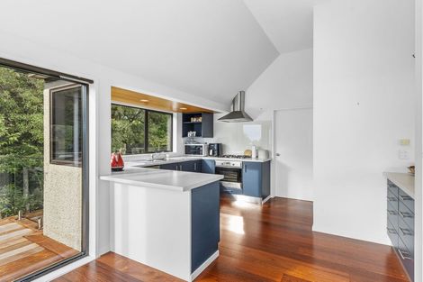 Photo of property in 20 Inverness Lane, Redcliffs, Christchurch, 8081