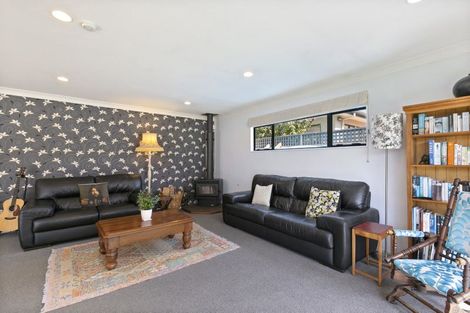 Photo of property in 104 Westchester Drive, Churton Park, Wellington, 6037